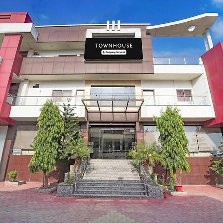 Super Townhouse Lalghati Near Airport Bhopal Dış mekan fotoğraf