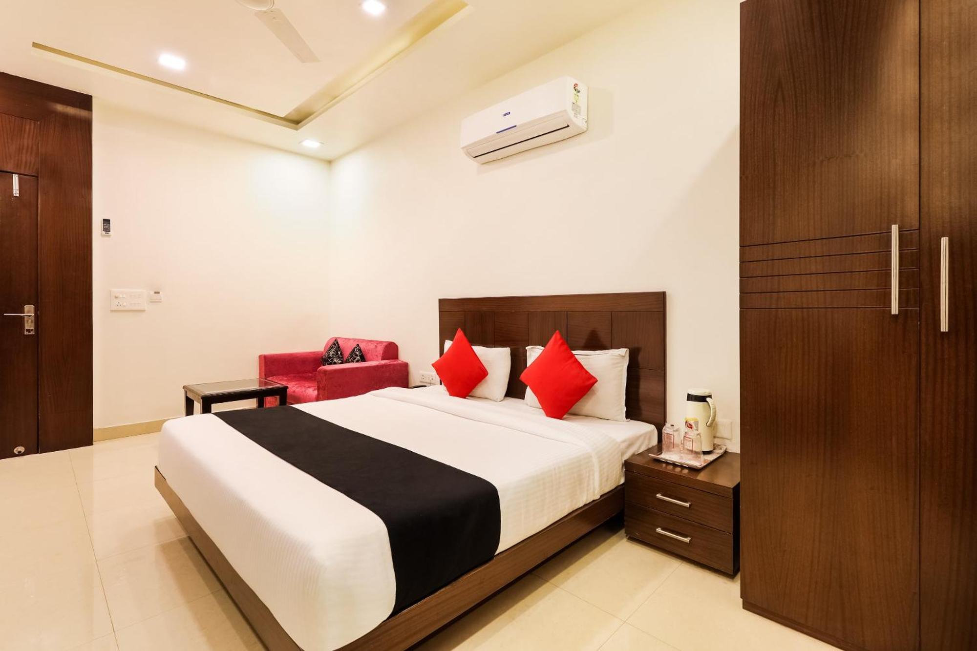 Super Townhouse Lalghati Near Airport Bhopal Dış mekan fotoğraf
