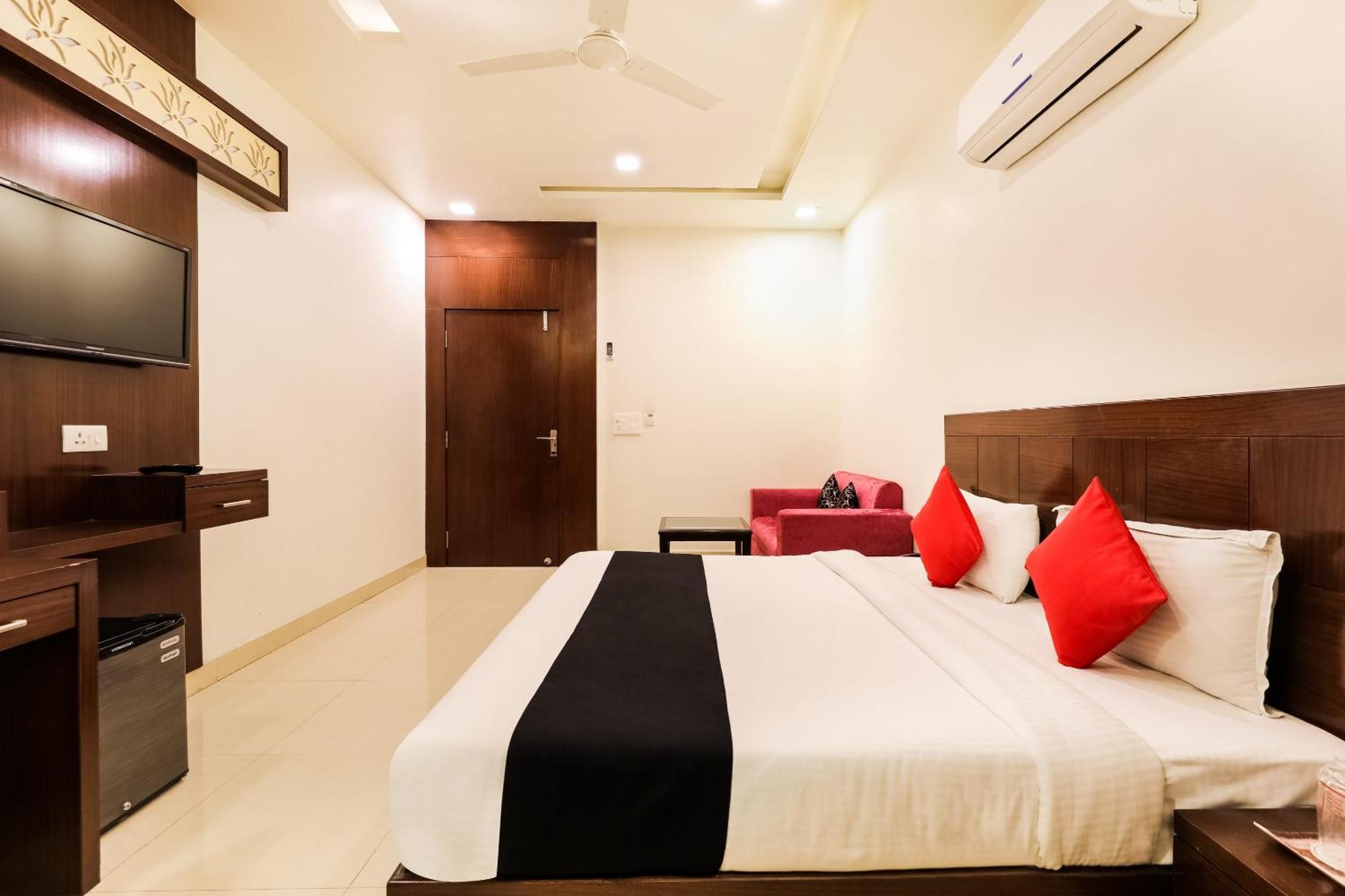 Super Townhouse Lalghati Near Airport Bhopal Dış mekan fotoğraf