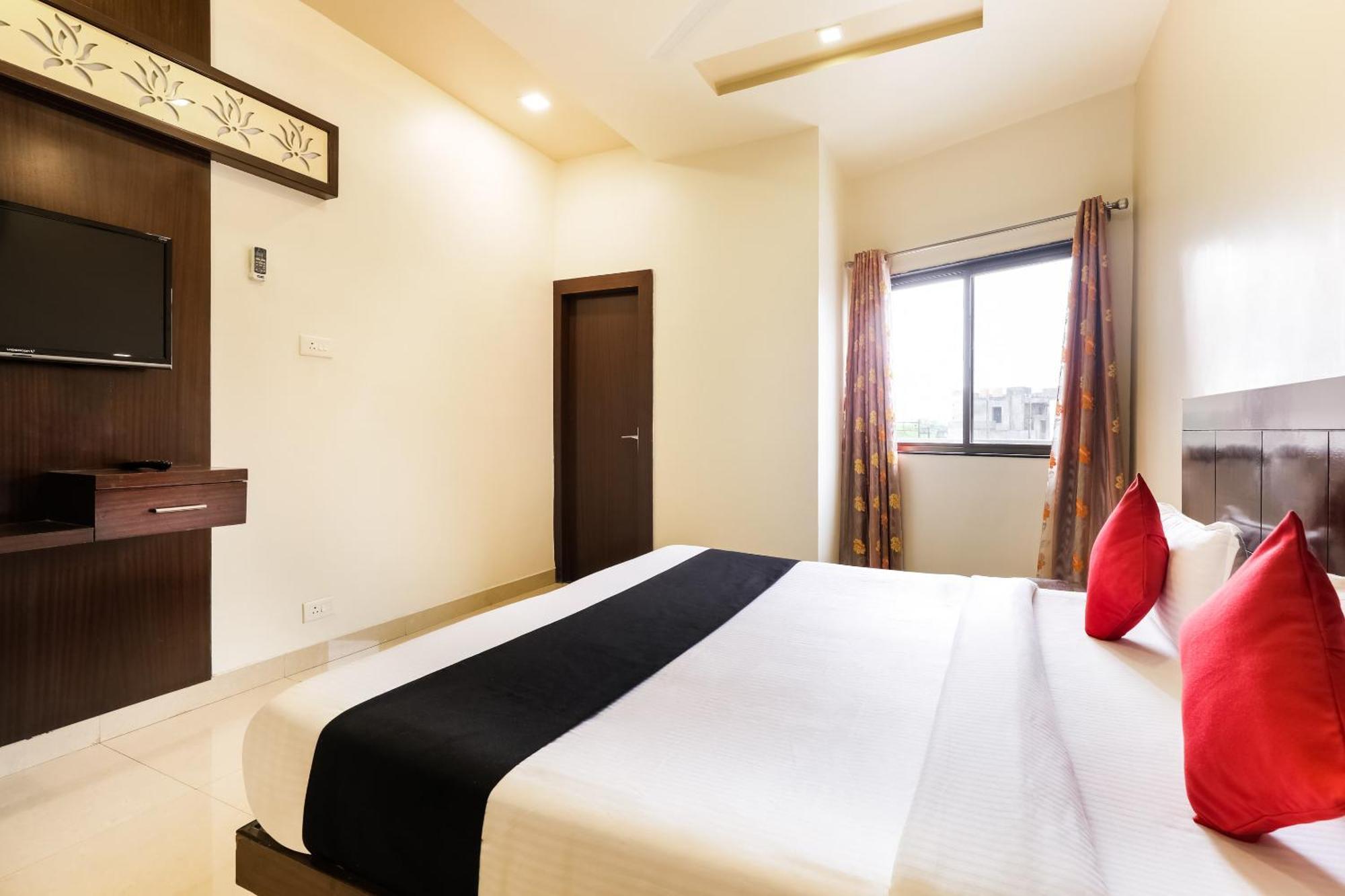 Super Townhouse Lalghati Near Airport Bhopal Dış mekan fotoğraf