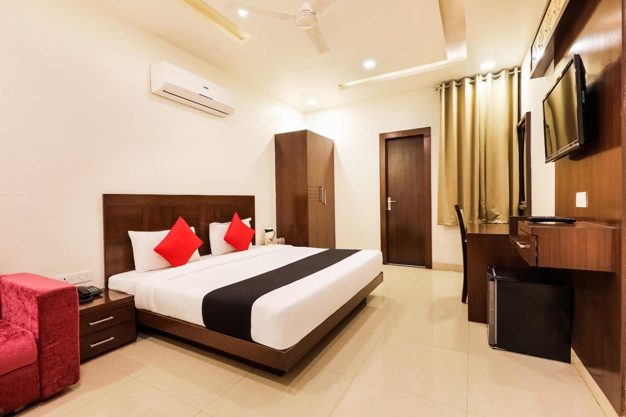 Super Townhouse Lalghati Near Airport Bhopal Dış mekan fotoğraf