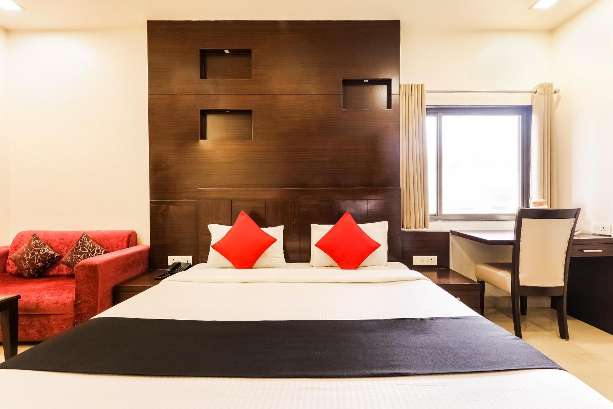 Super Townhouse Lalghati Near Airport Bhopal Dış mekan fotoğraf