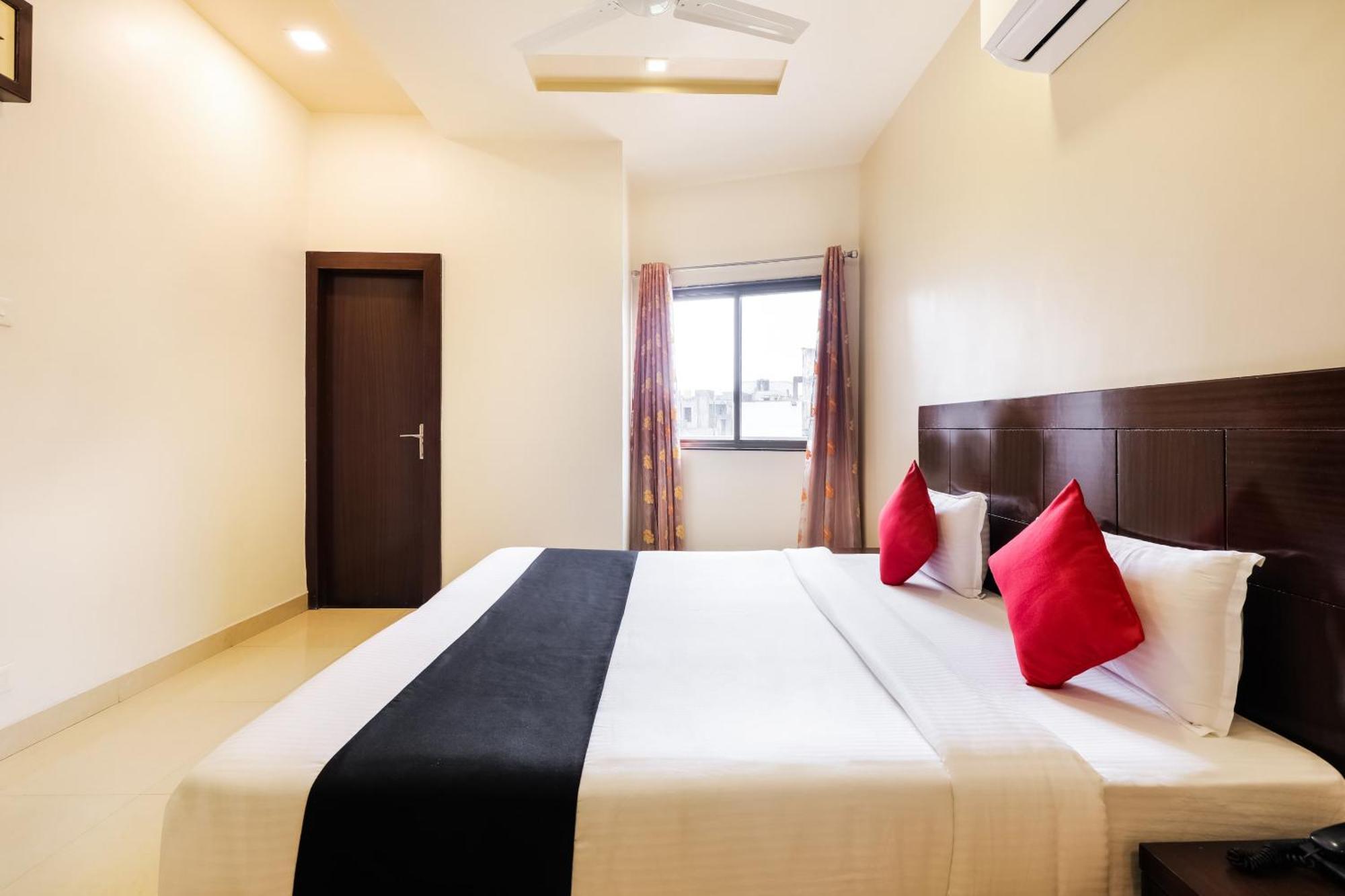 Super Townhouse Lalghati Near Airport Bhopal Dış mekan fotoğraf