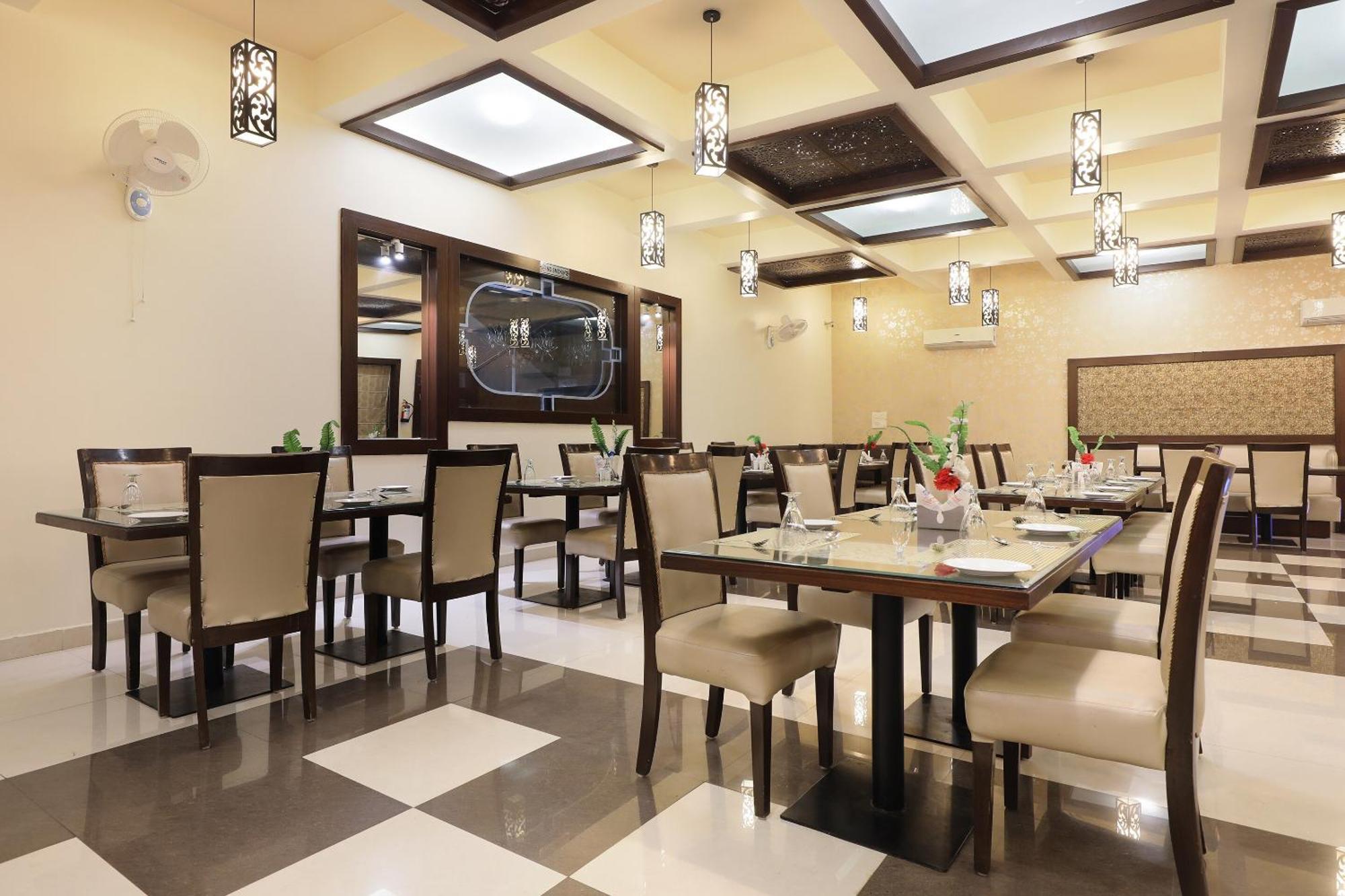 Super Townhouse Lalghati Near Airport Bhopal Dış mekan fotoğraf