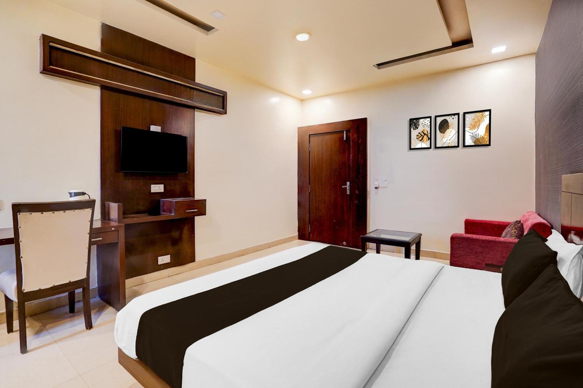 Super Townhouse Lalghati Near Airport Bhopal Dış mekan fotoğraf