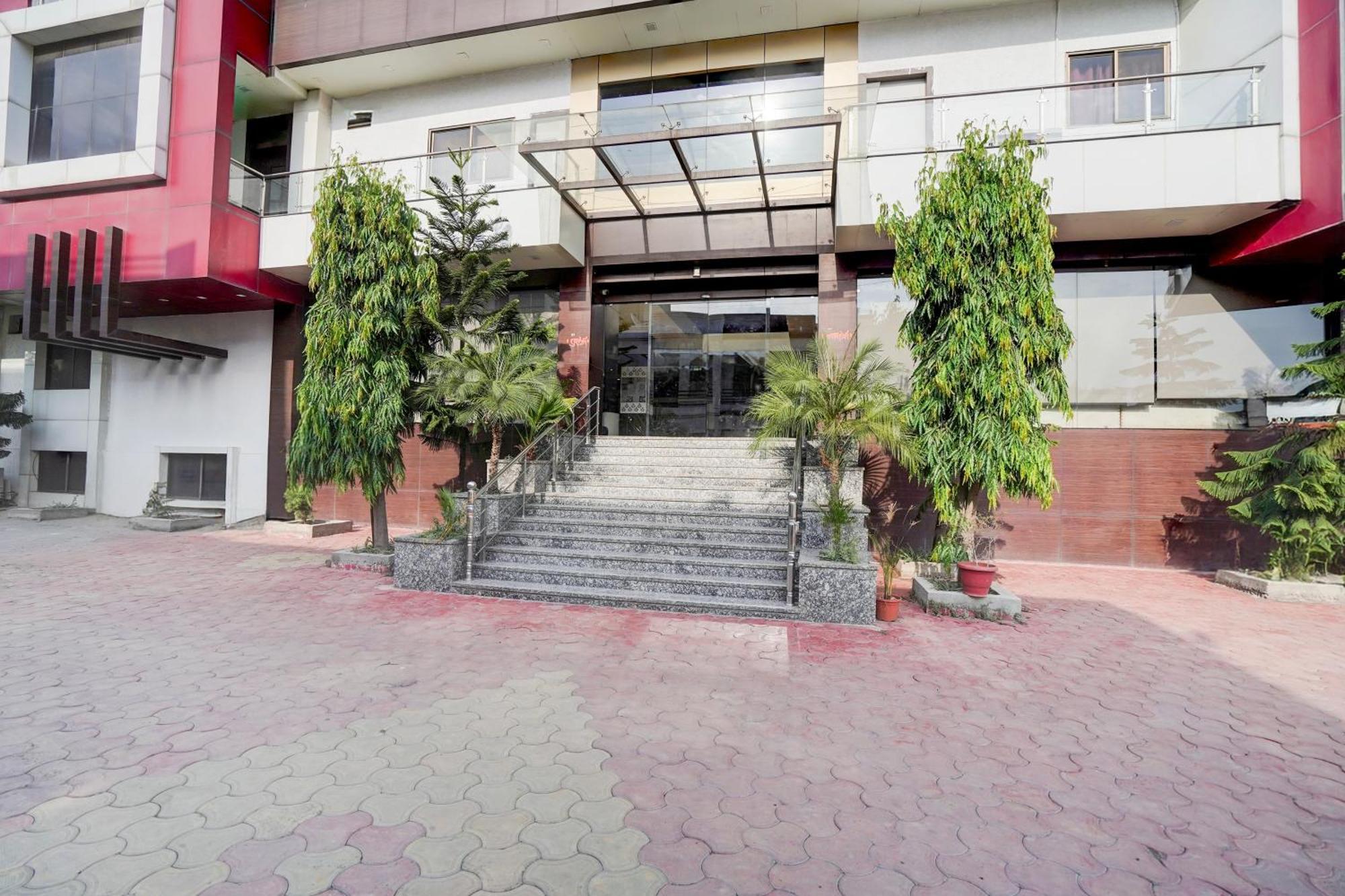 Super Townhouse Lalghati Near Airport Bhopal Dış mekan fotoğraf