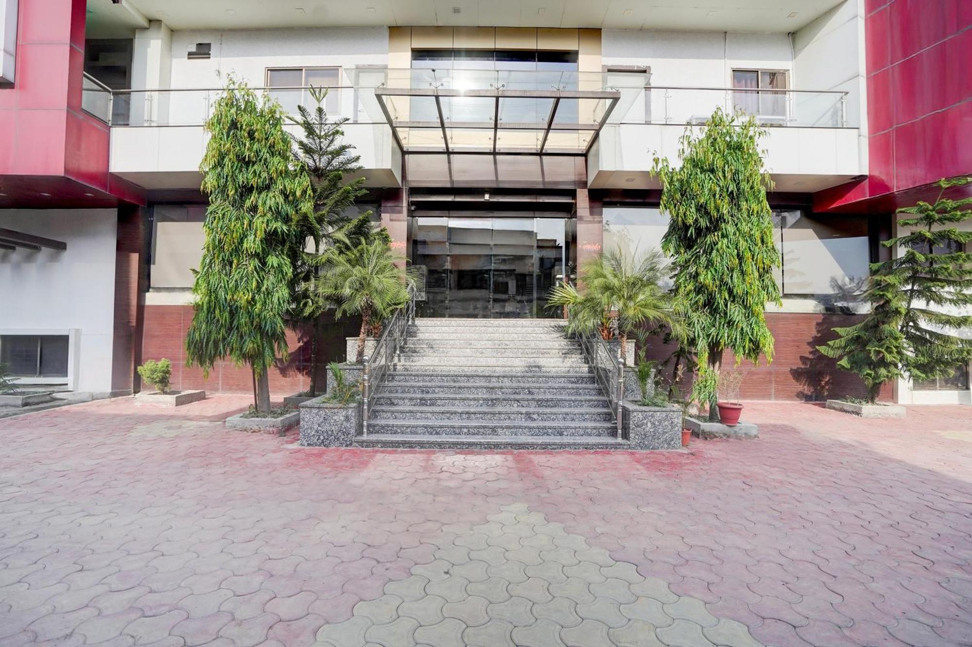 Super Townhouse Lalghati Near Airport Bhopal Dış mekan fotoğraf