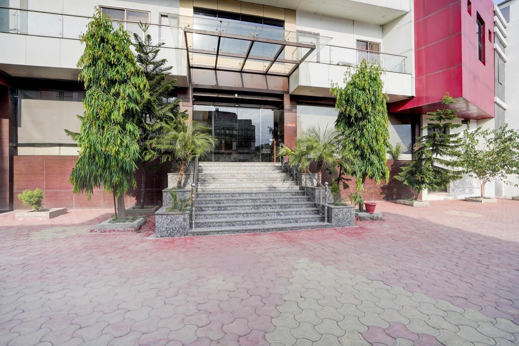 Super Townhouse Lalghati Near Airport Bhopal Dış mekan fotoğraf