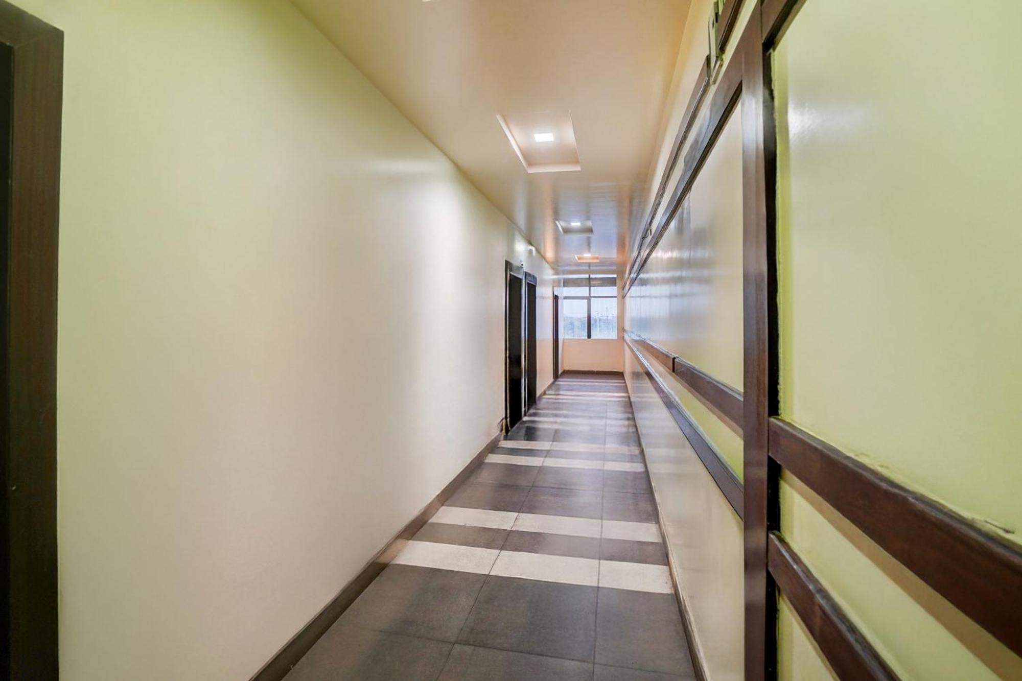 Super Townhouse Lalghati Near Airport Bhopal Dış mekan fotoğraf