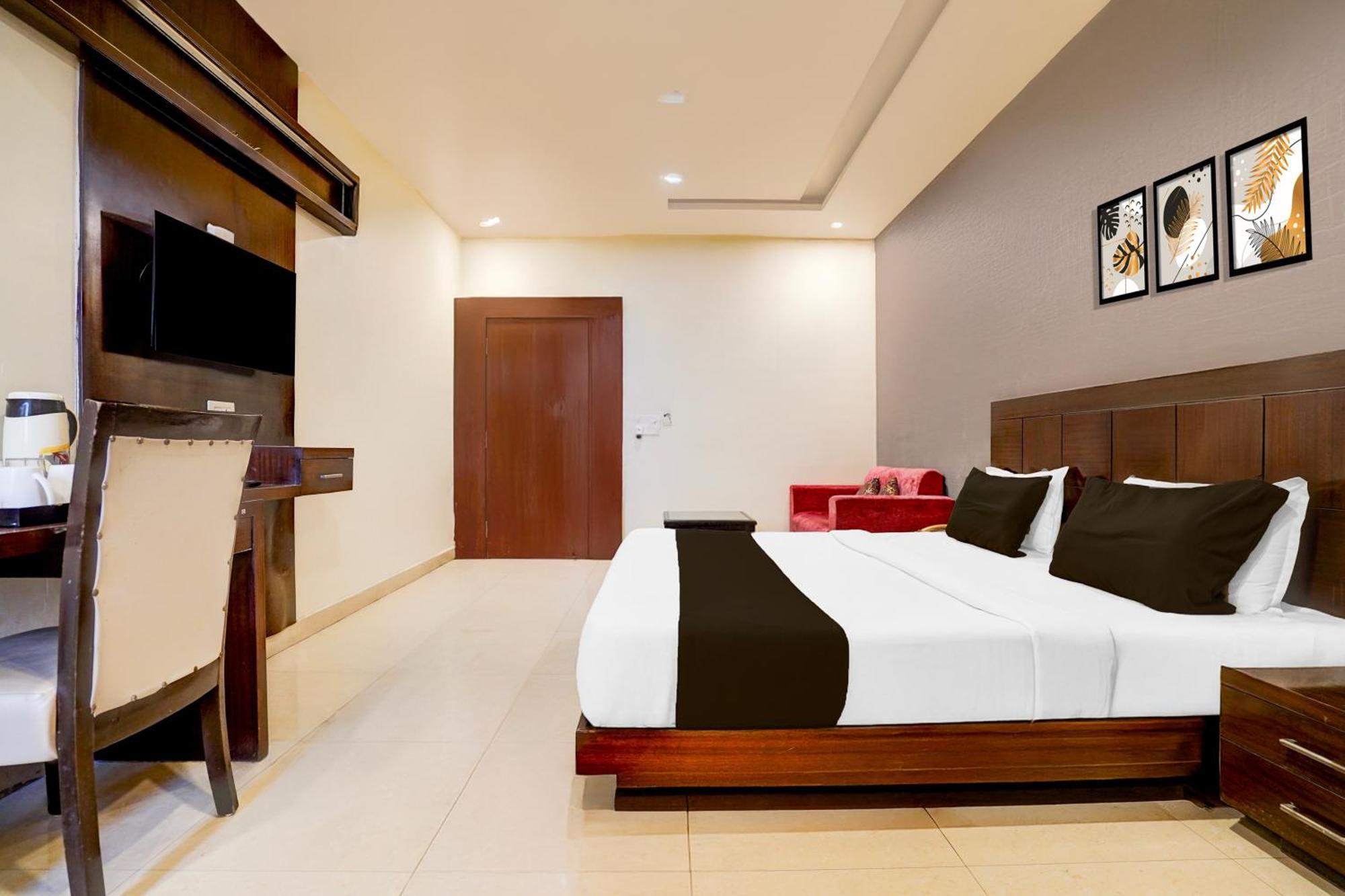 Super Townhouse Lalghati Near Airport Bhopal Dış mekan fotoğraf