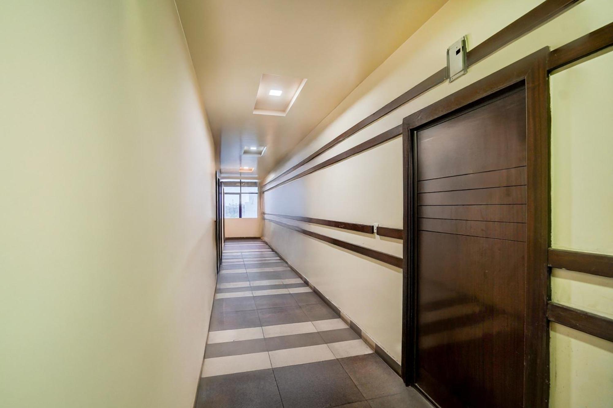 Super Townhouse Lalghati Near Airport Bhopal Dış mekan fotoğraf