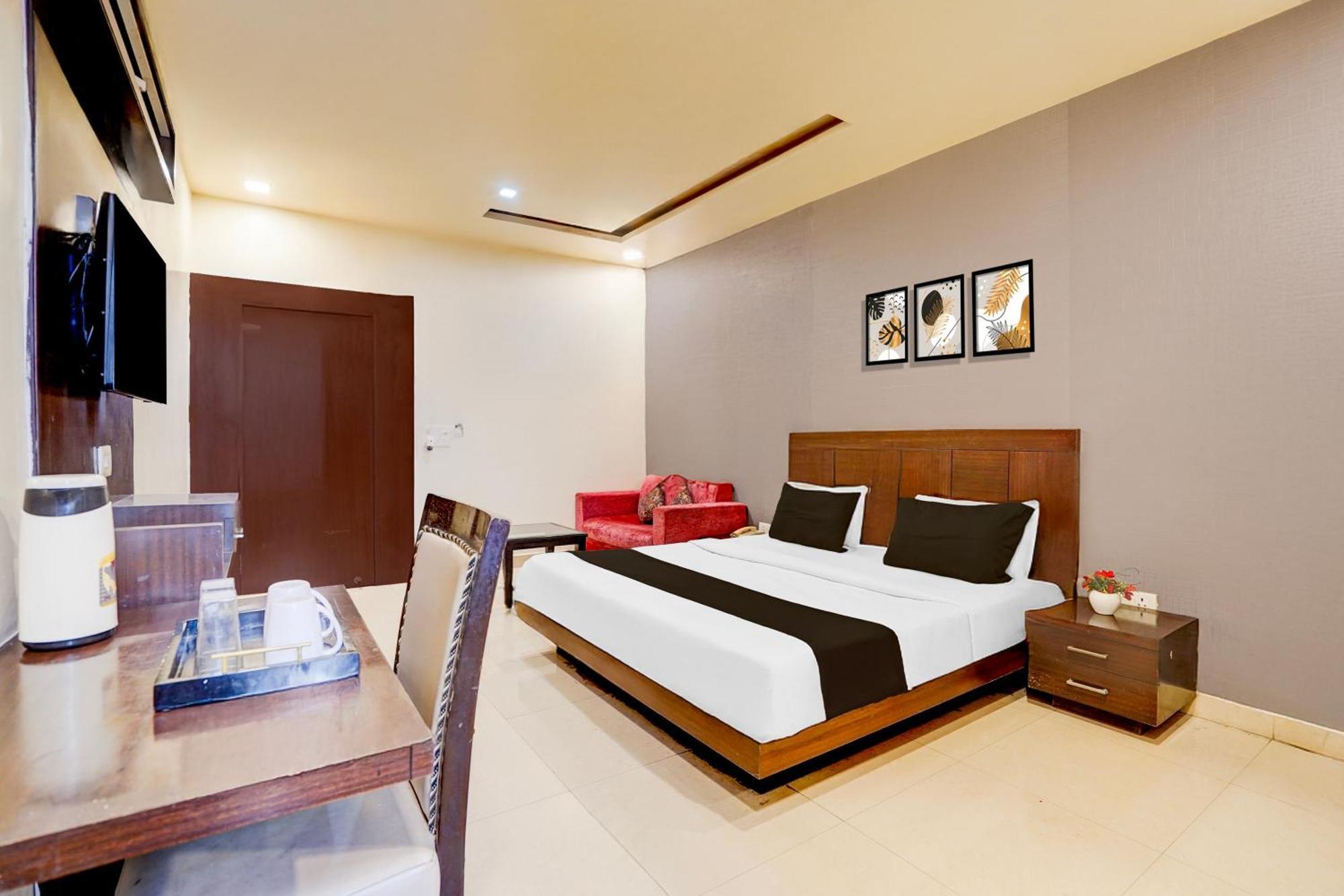 Super Townhouse Lalghati Near Airport Bhopal Dış mekan fotoğraf