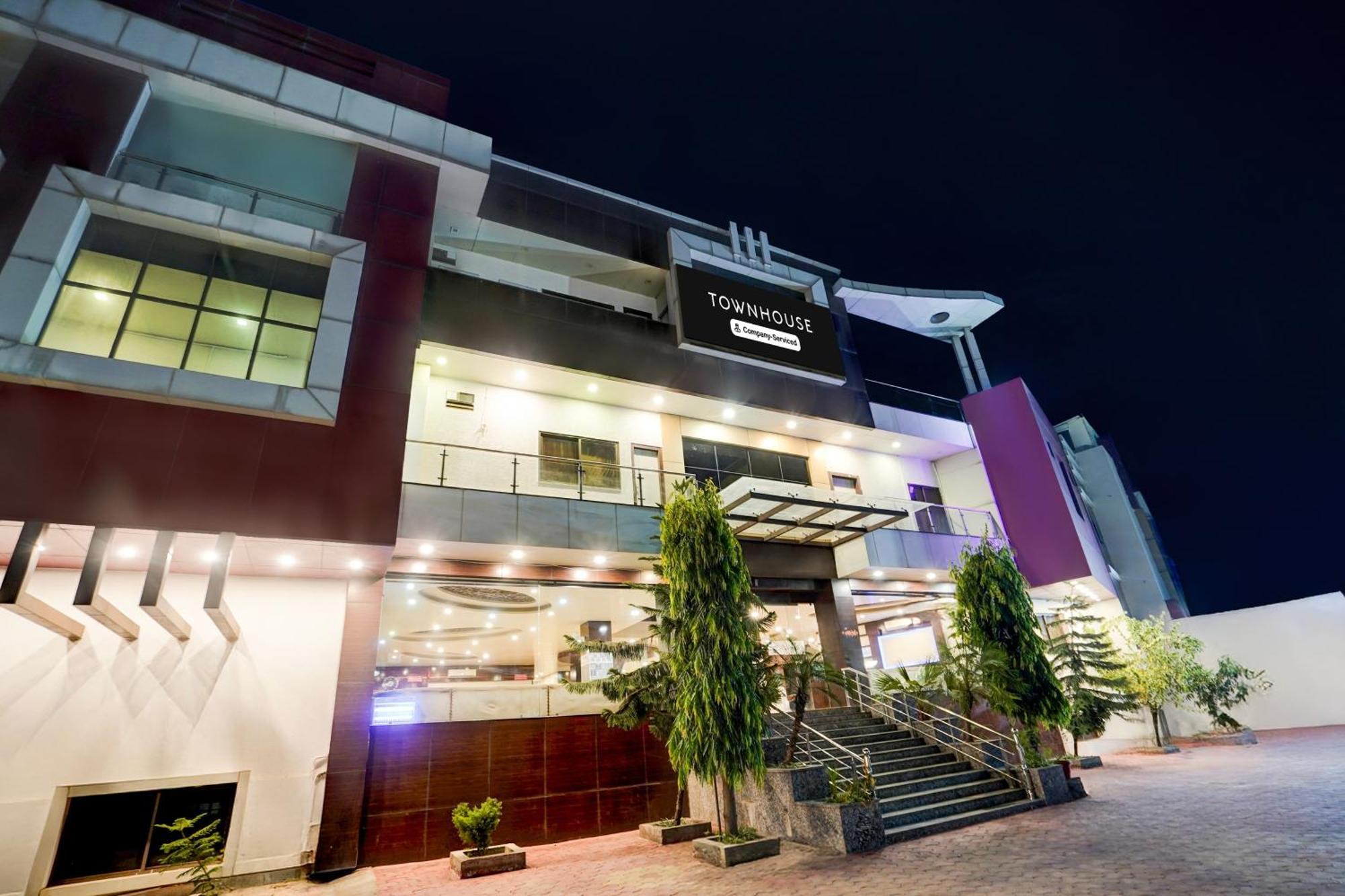 Super Townhouse Lalghati Near Airport Bhopal Dış mekan fotoğraf
